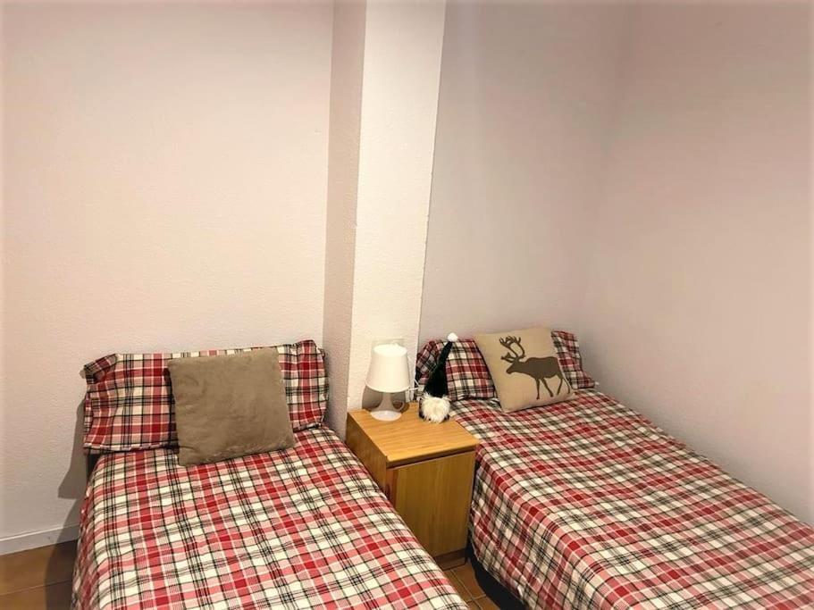 Little Rest Montblanc 6 Pax Personas Wifi Garaje Plaza Pradollano Apartment Моначил Екстериор снимка